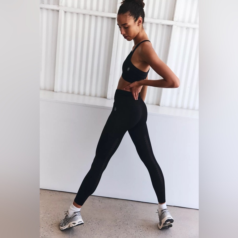 Free People Movement High-Rise 7/8 Length Good Karma Leggings in Black - XS/S